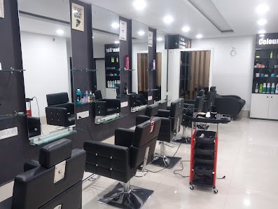 Cuts & Creatiion unisex Hair & Beauty Salon